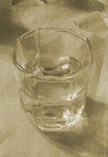 стакан с водкой