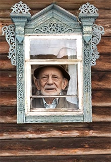 дедушка в окне